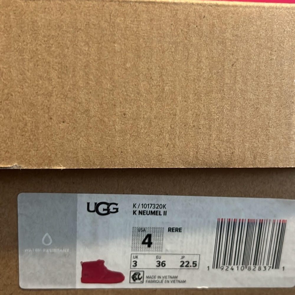 Pink uggs - Picture 6 of 6